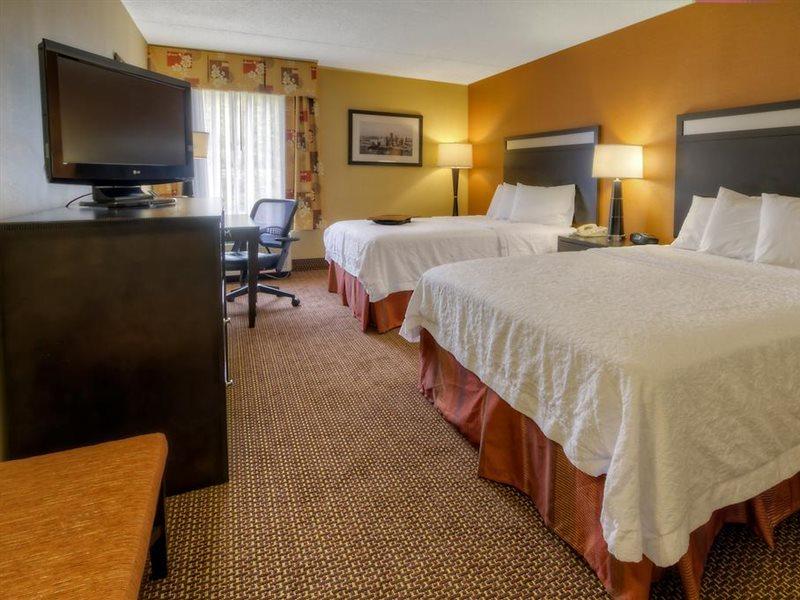 Hampton Inn Pittsburgh/Вест-Міффлін Екстер'єр фото