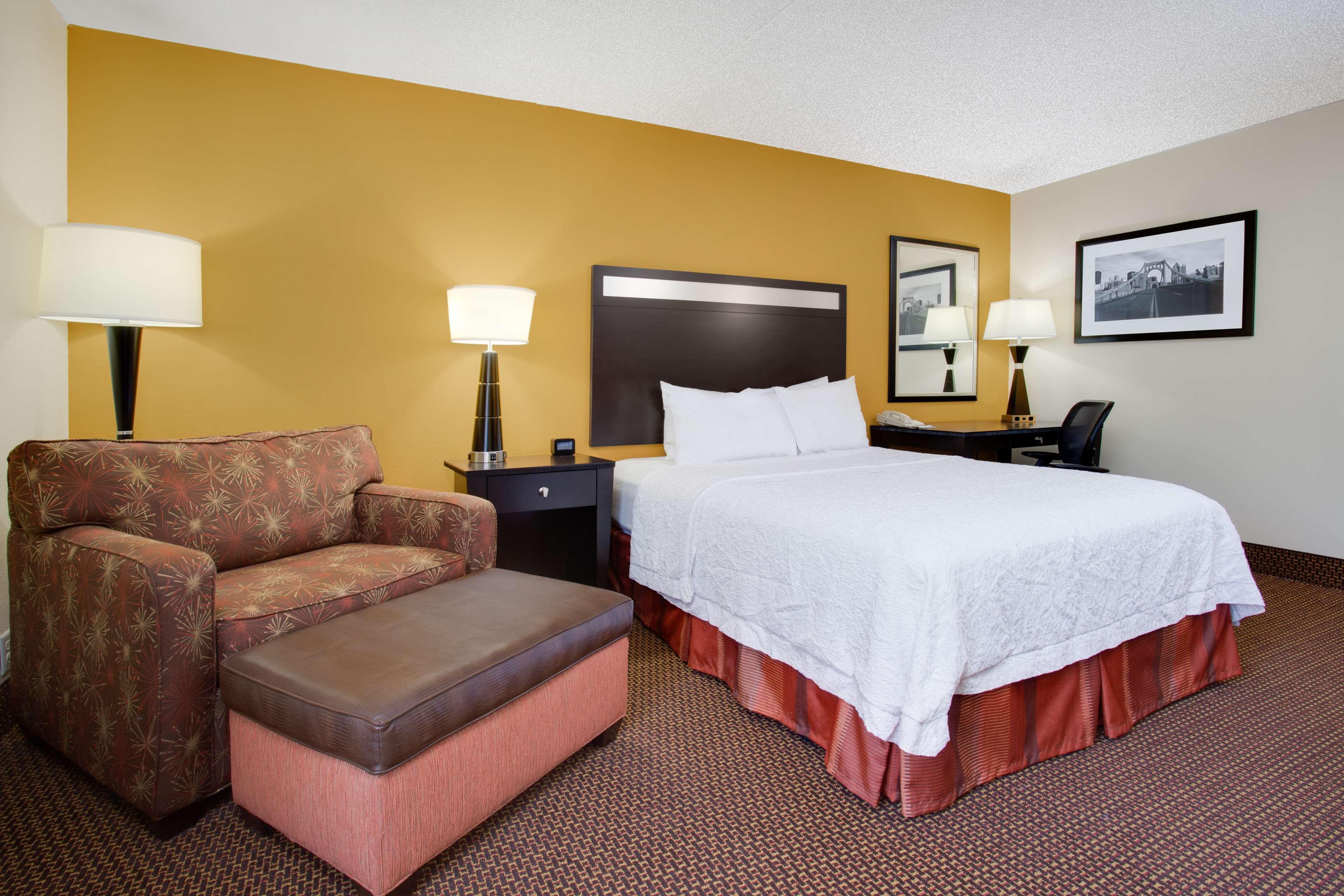 Hampton Inn Pittsburgh/Вест-Міффлін Екстер'єр фото