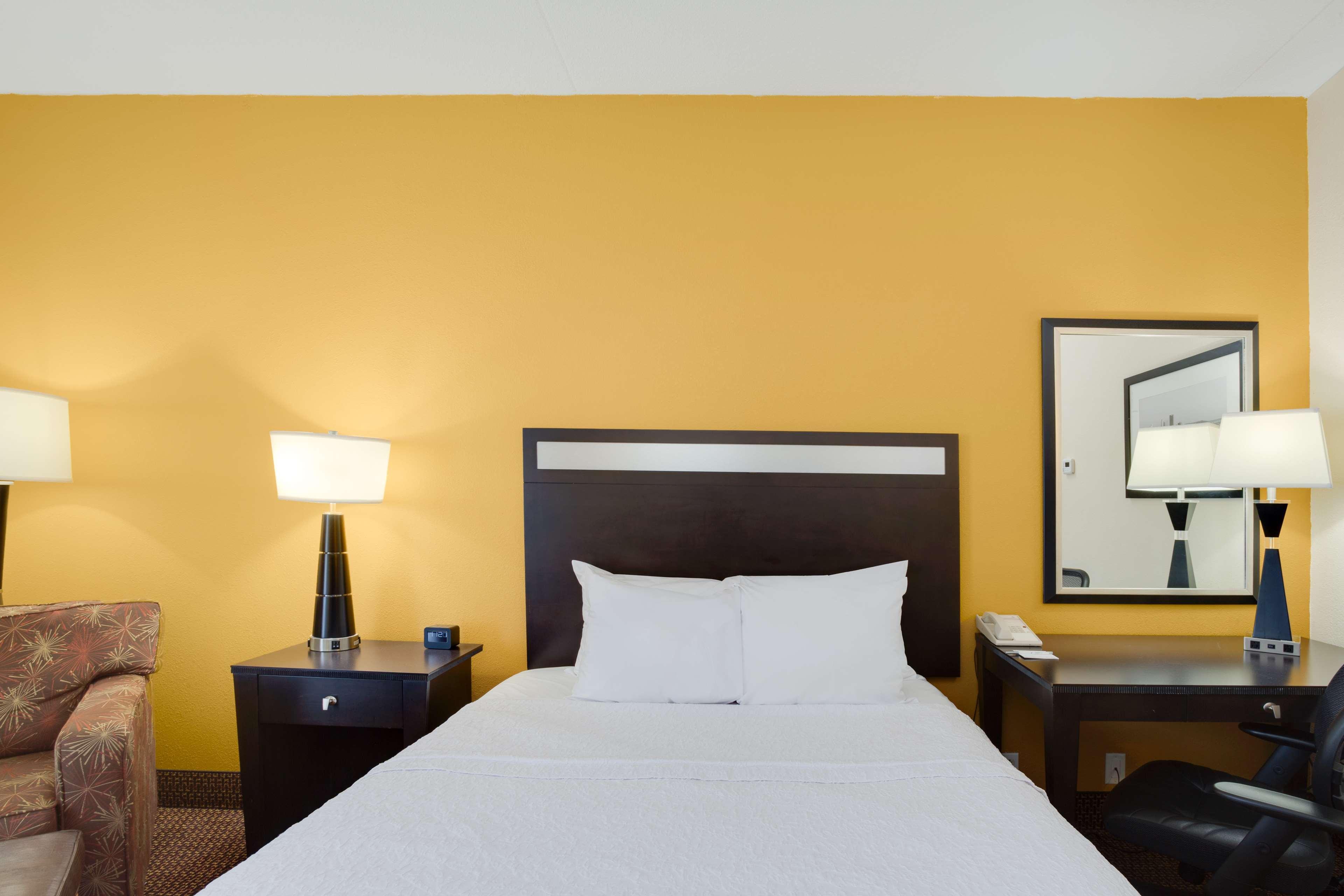 Hampton Inn Pittsburgh/Вест-Міффлін Екстер'єр фото