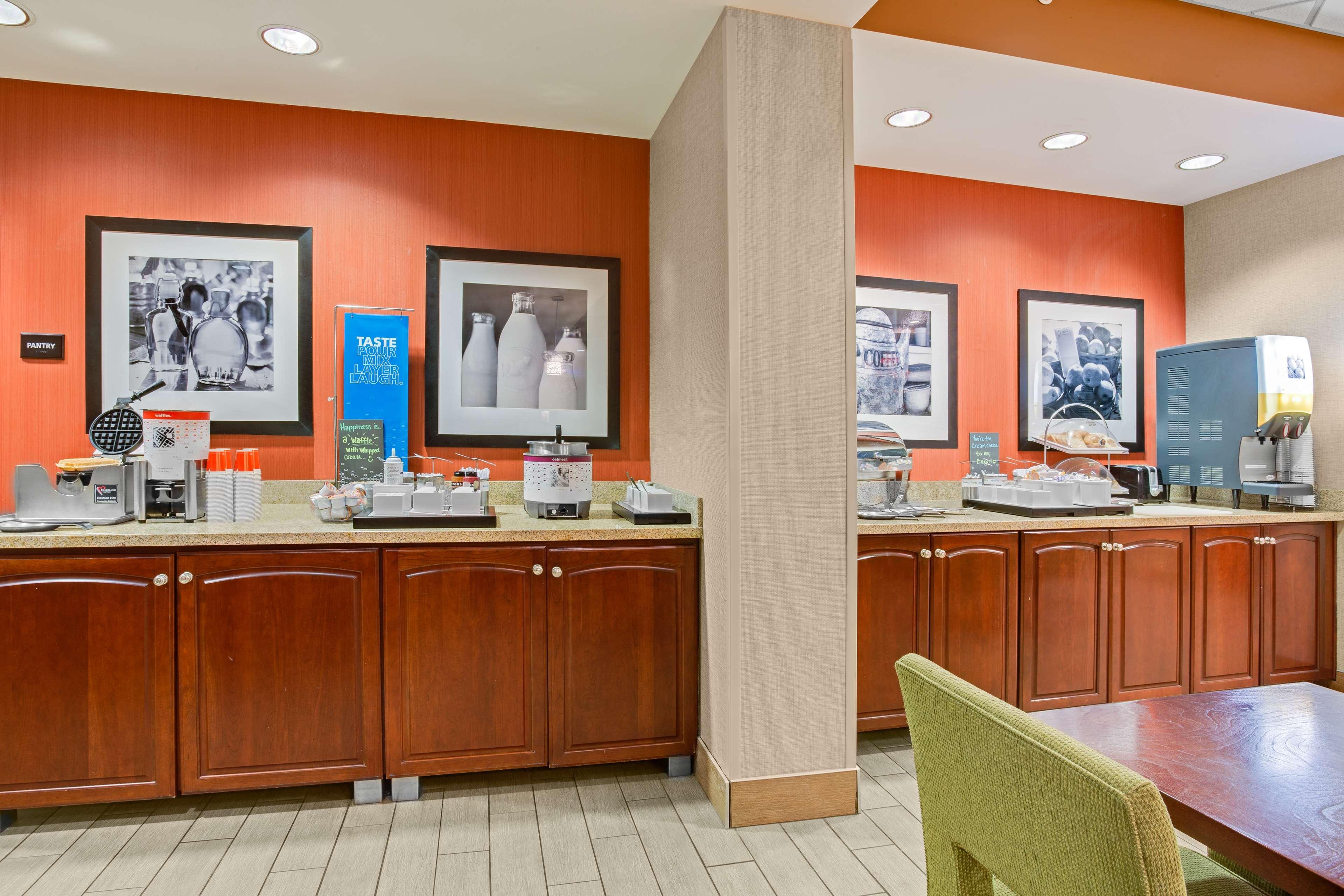 Hampton Inn Pittsburgh/Вест-Міффлін Екстер'єр фото
