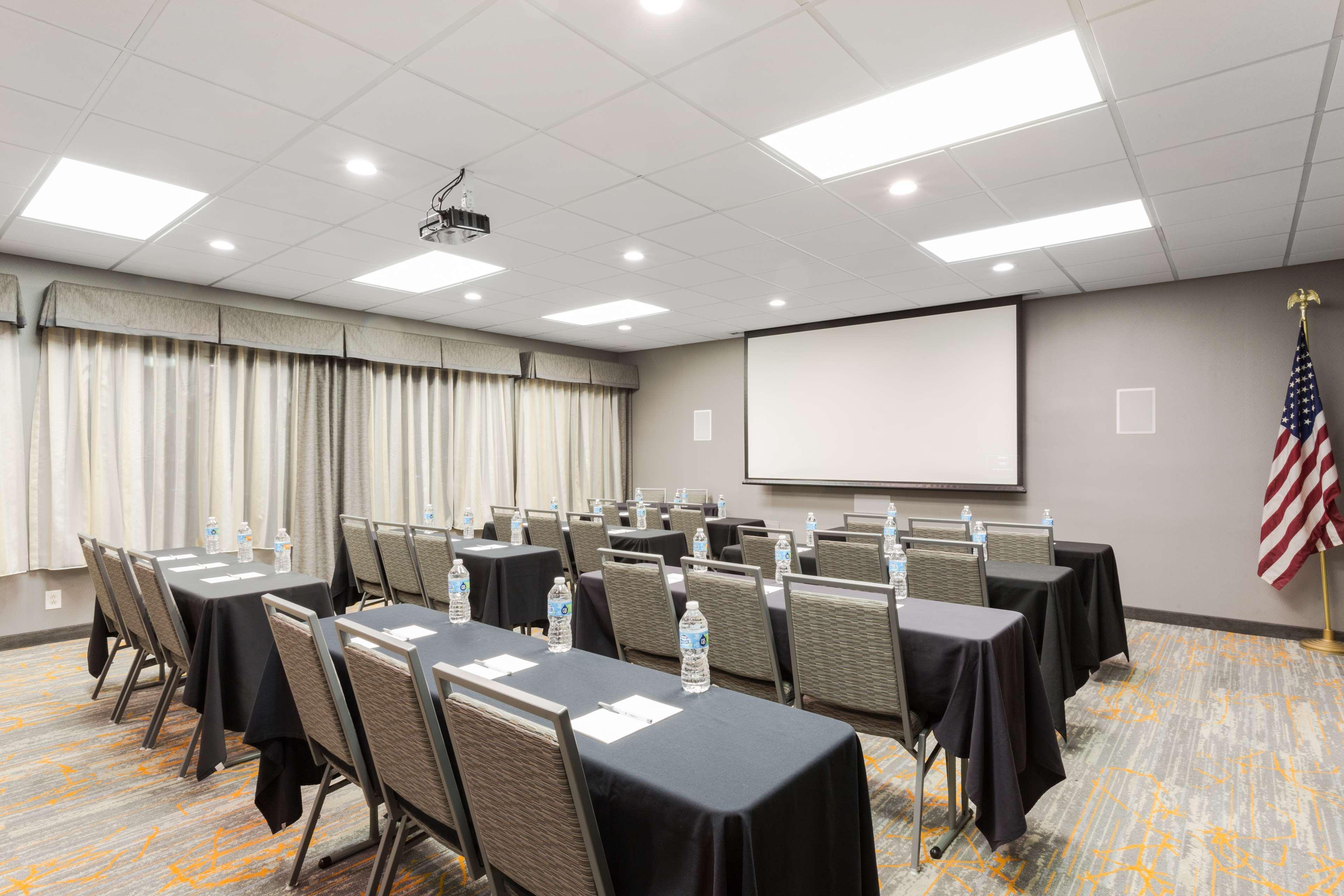 Hampton Inn Pittsburgh/Вест-Міффлін Екстер'єр фото