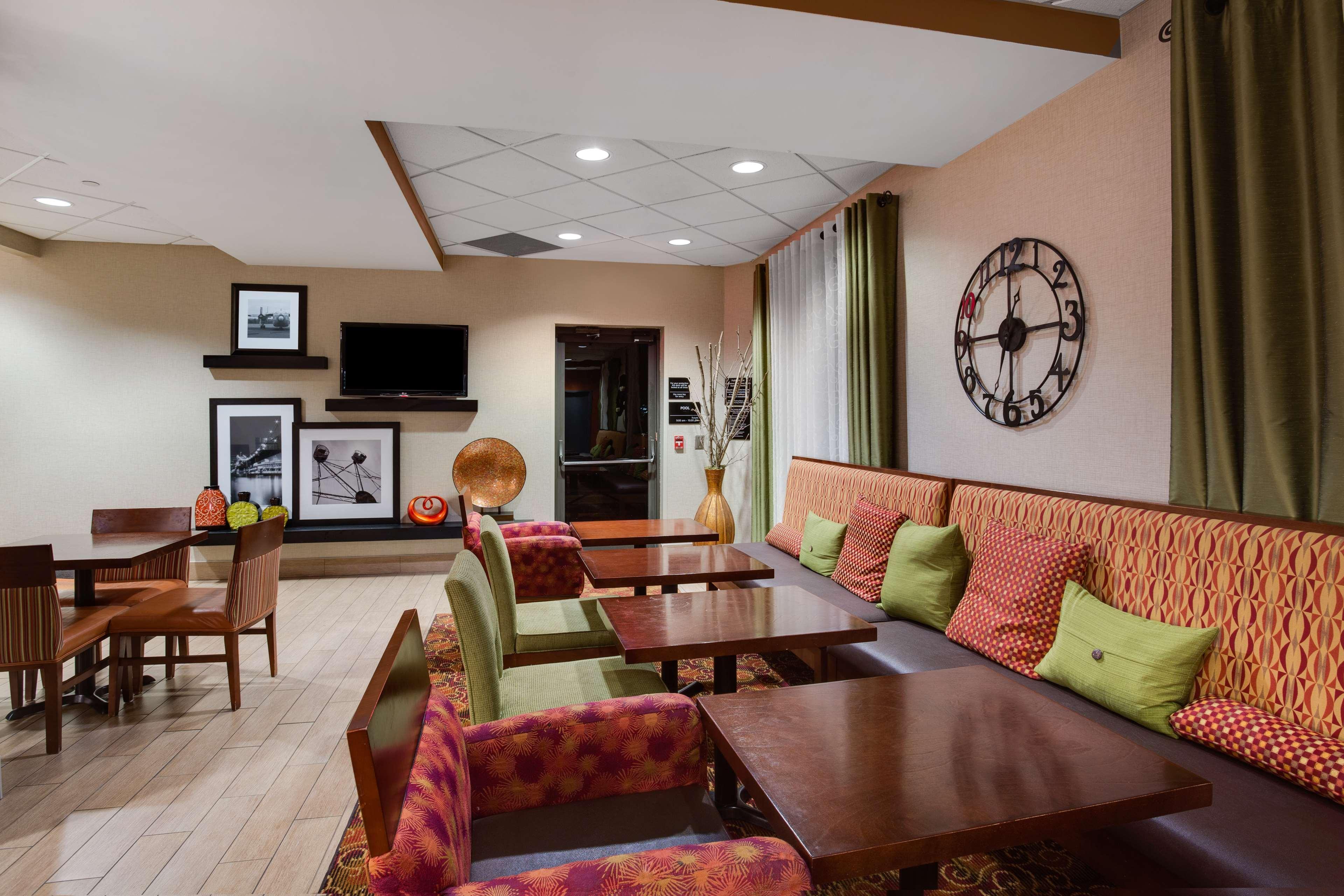 Hampton Inn Pittsburgh/Вест-Міффлін Екстер'єр фото