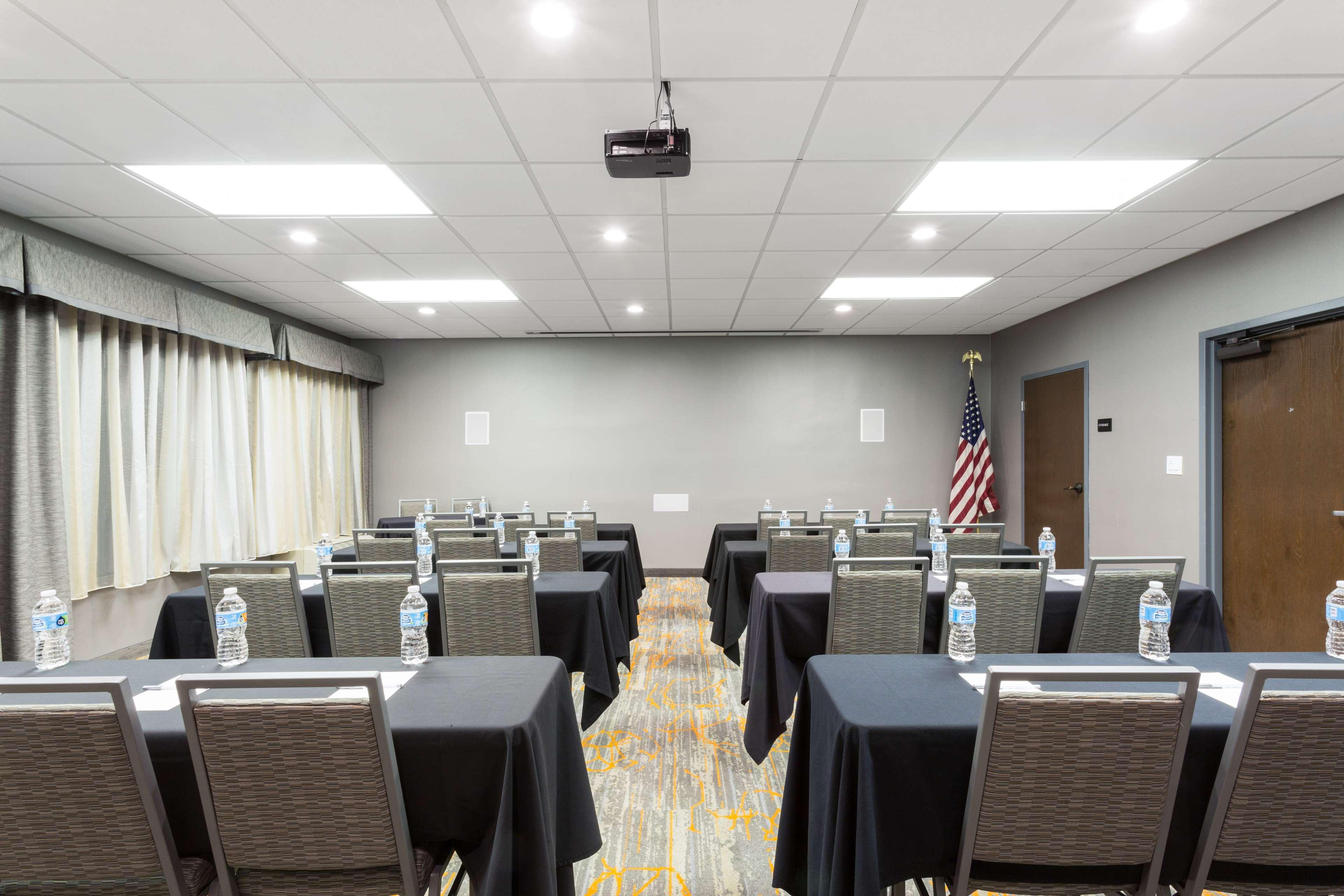 Hampton Inn Pittsburgh/Вест-Міффлін Екстер'єр фото