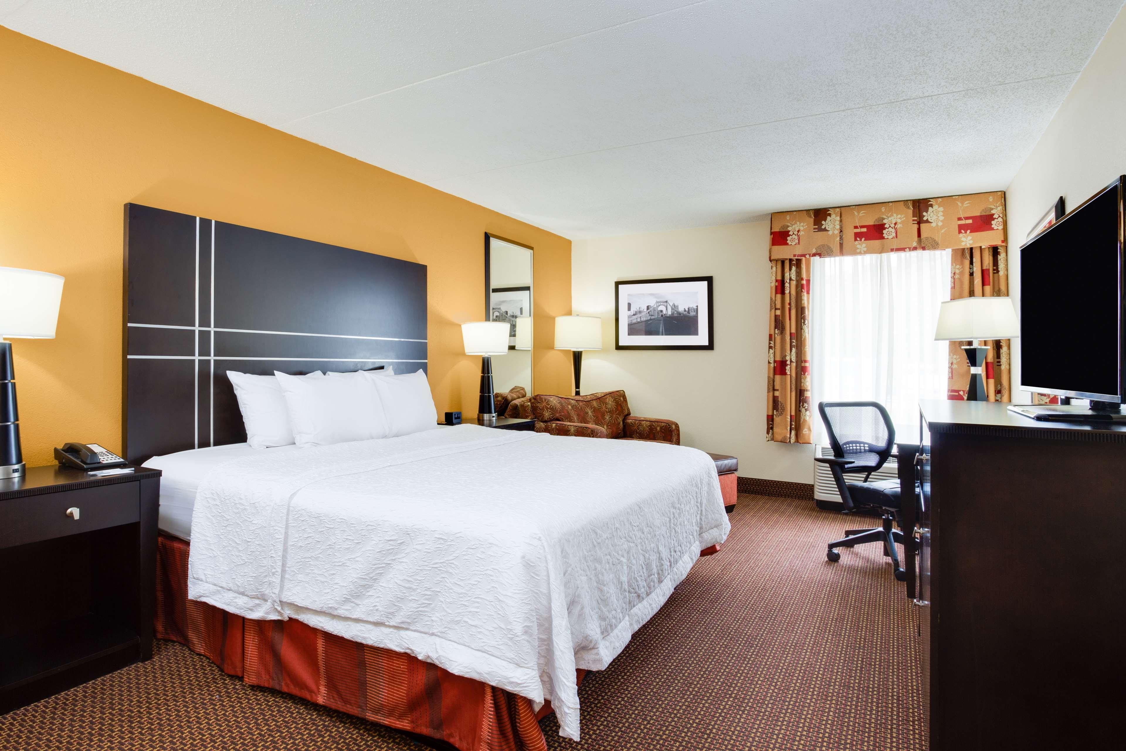 Hampton Inn Pittsburgh/Вест-Міффлін Екстер'єр фото