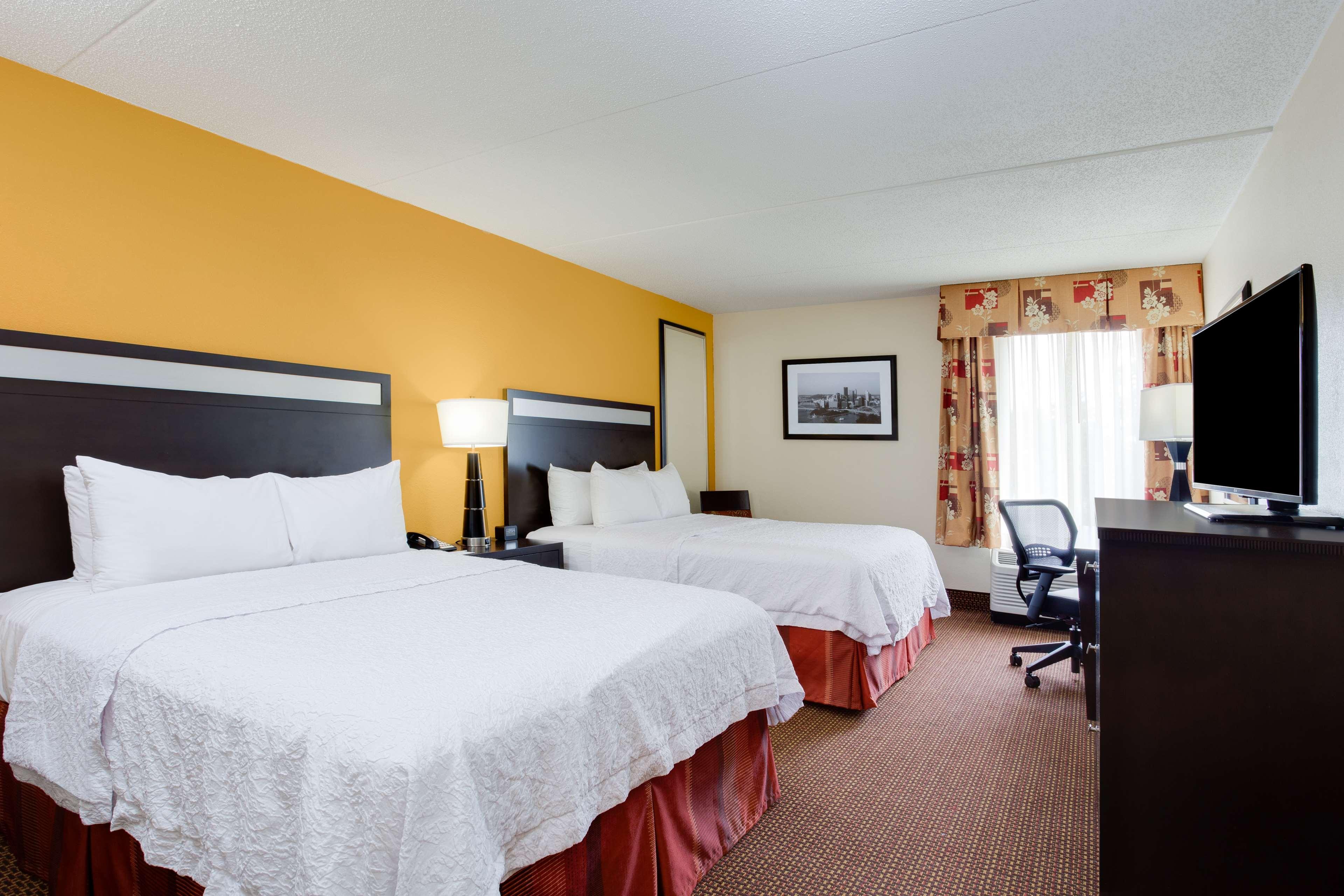 Hampton Inn Pittsburgh/Вест-Міффлін Екстер'єр фото