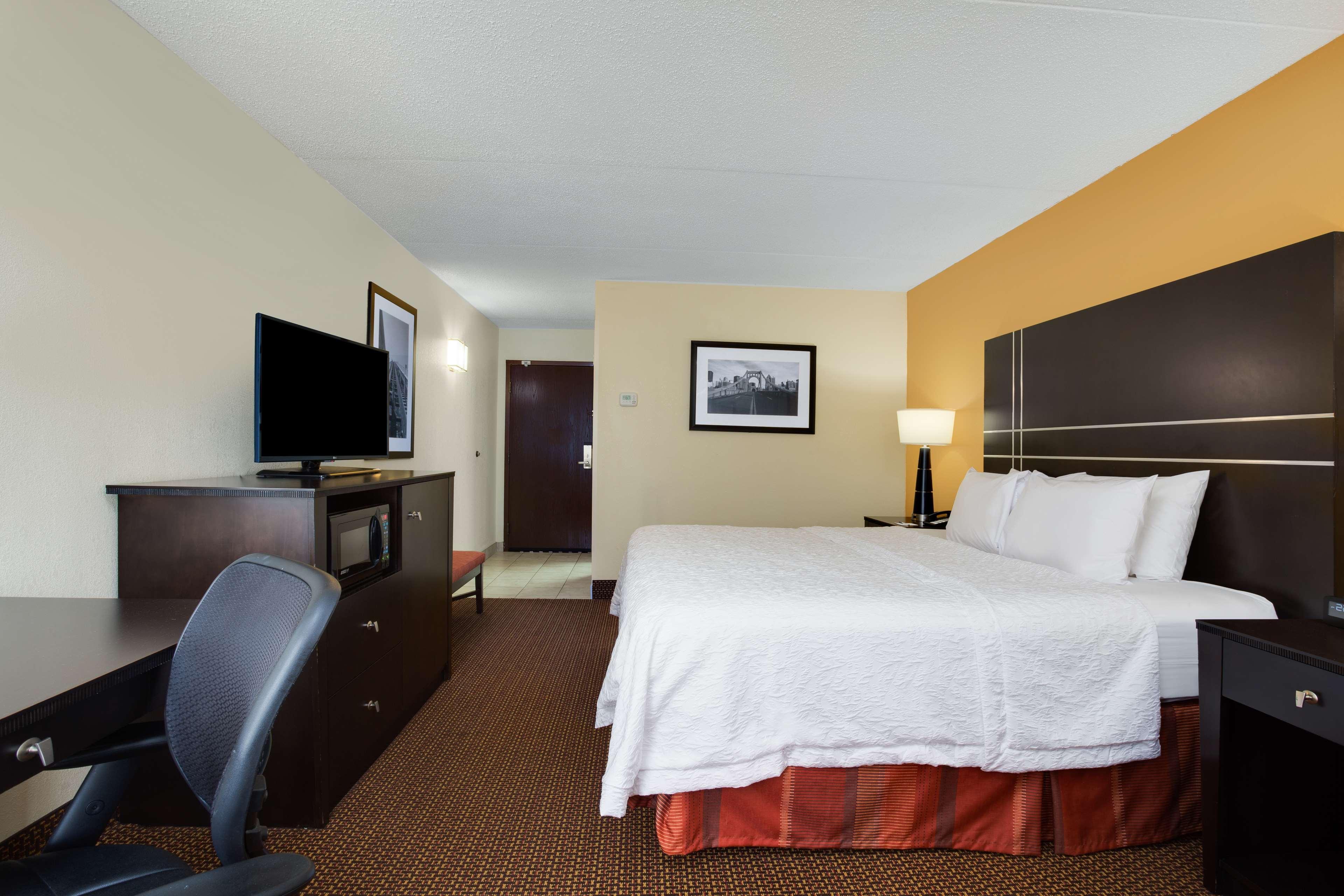 Hampton Inn Pittsburgh/Вест-Міффлін Екстер'єр фото