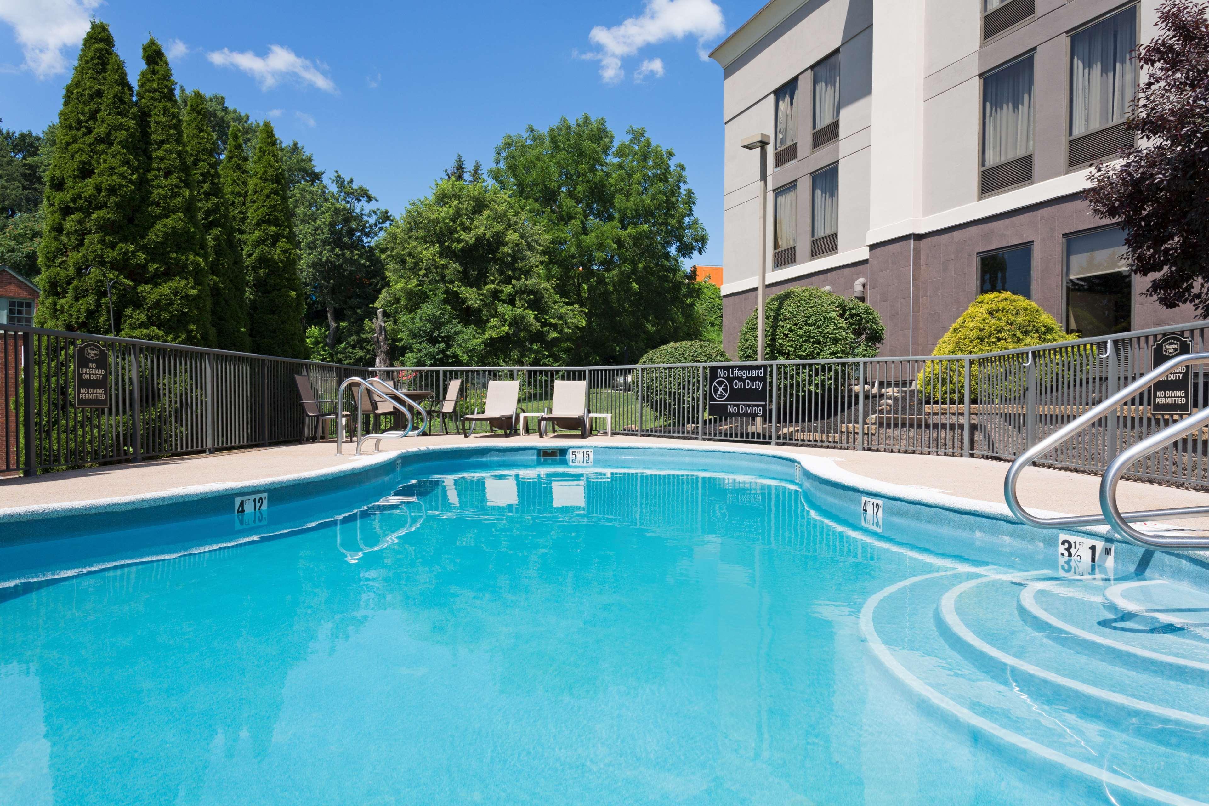 Hampton Inn Pittsburgh/Вест-Міффлін Екстер'єр фото