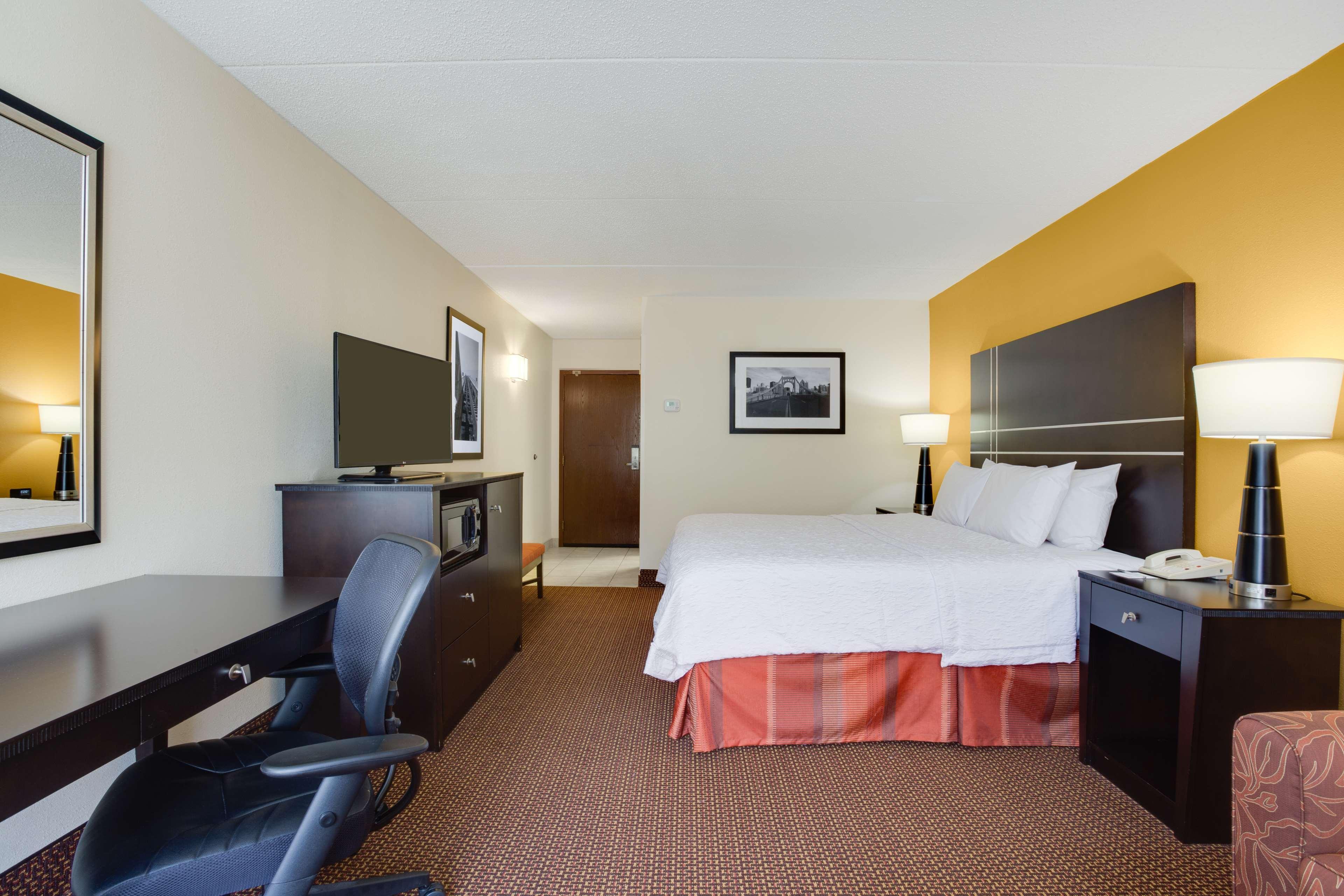 Hampton Inn Pittsburgh/Вест-Міффлін Екстер'єр фото