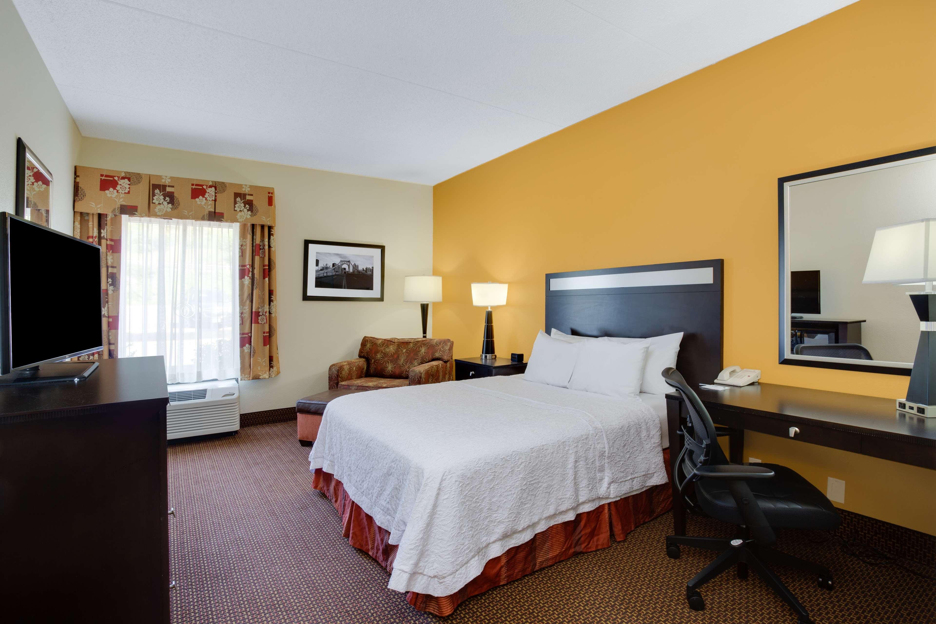 Hampton Inn Pittsburgh/Вест-Міффлін Екстер'єр фото