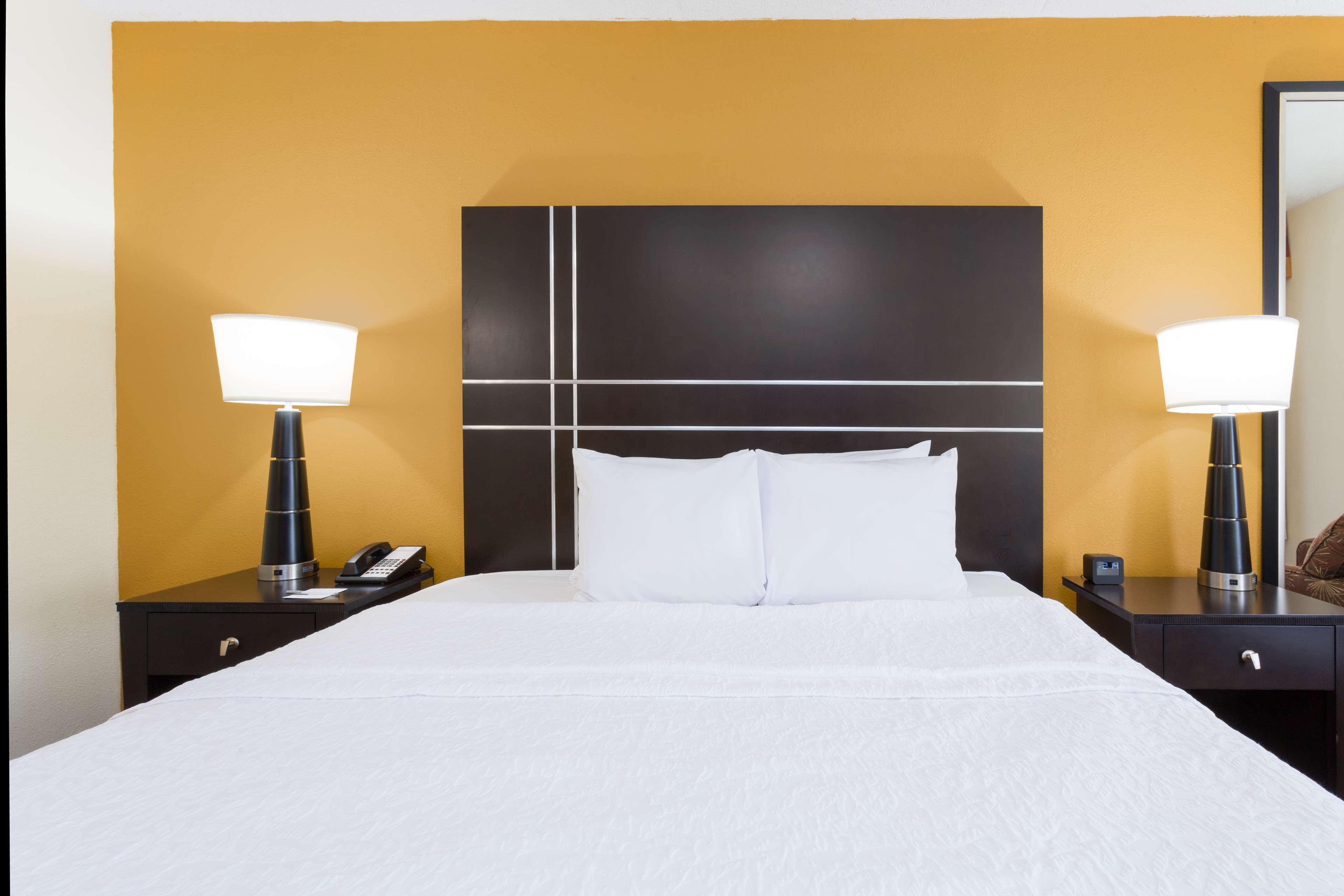 Hampton Inn Pittsburgh/Вест-Міффлін Екстер'єр фото