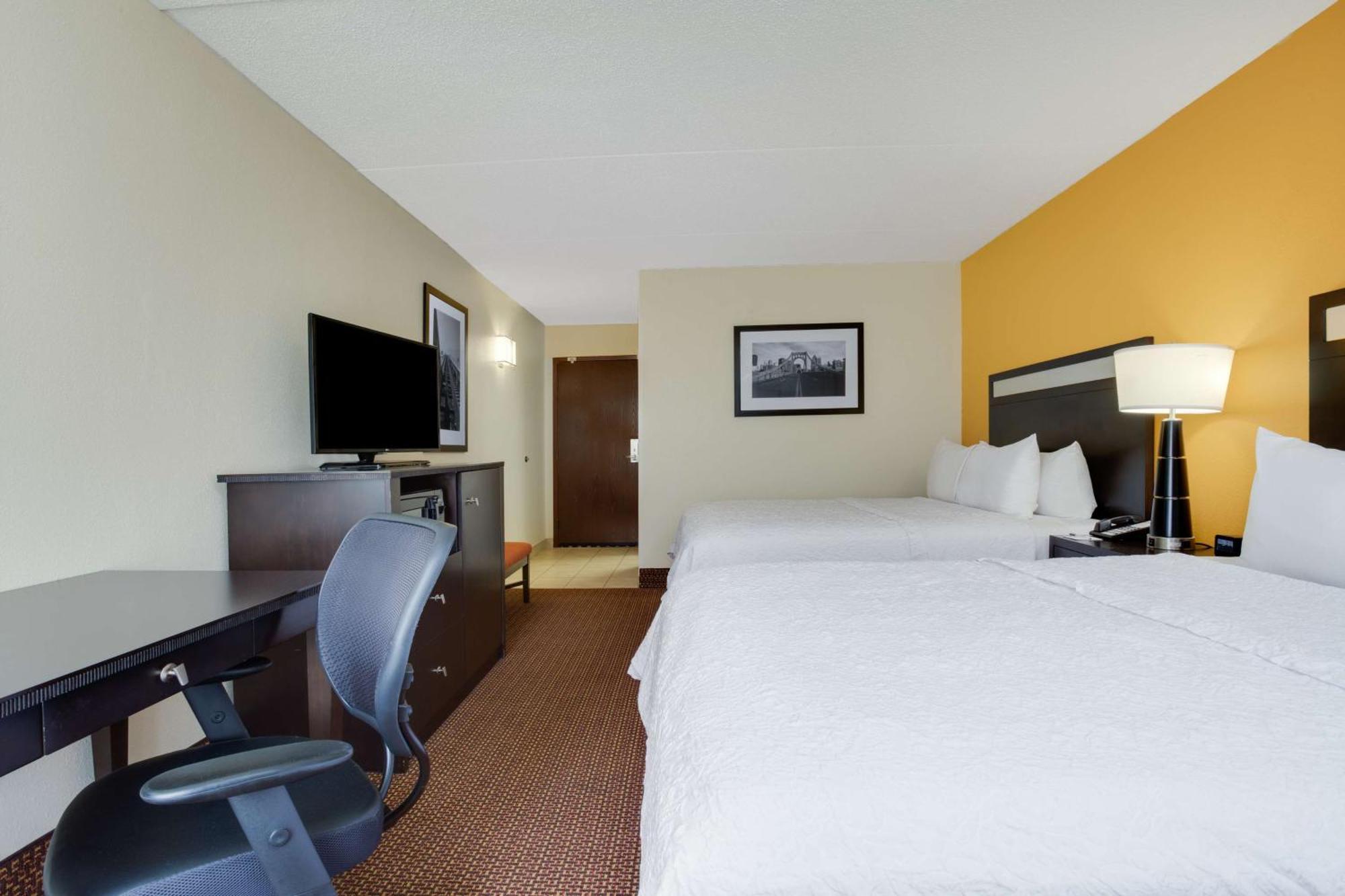 Hampton Inn Pittsburgh/Вест-Міффлін Екстер'єр фото