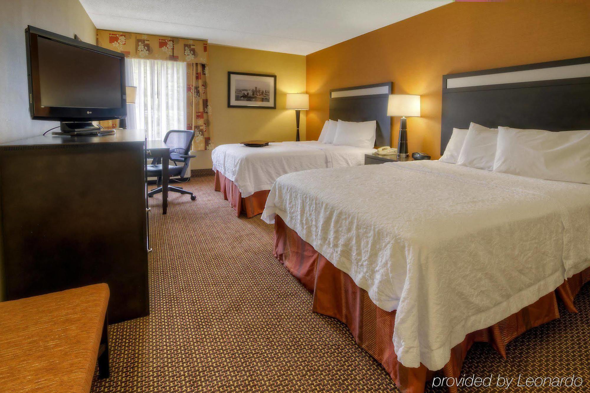 Hampton Inn Pittsburgh/Вест-Міффлін Екстер'єр фото