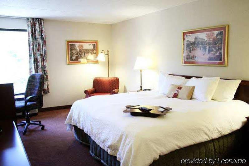 Hampton Inn Pittsburgh/Вест-Міффлін Екстер'єр фото